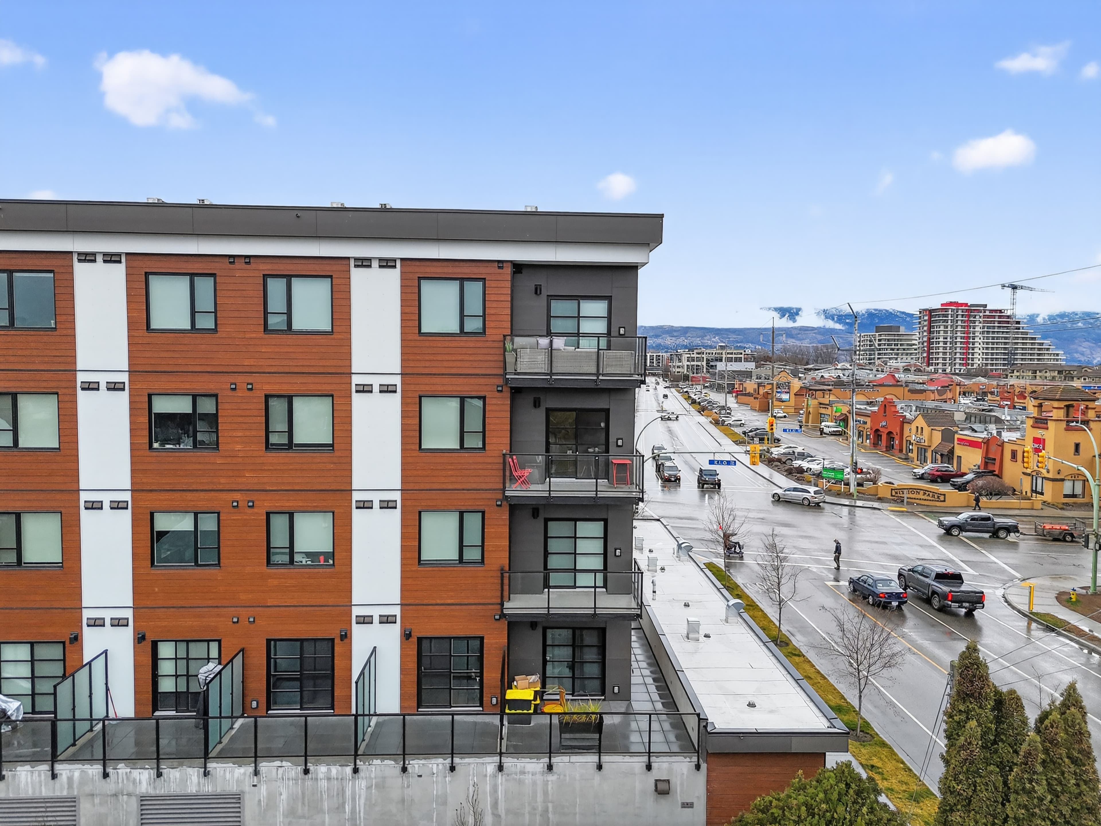 Original daylight photograph of a multifamily property
